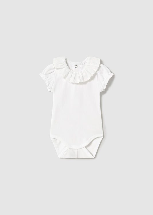 MAYORAL BABY GIRLS 1757/1665 WHITE COLLARED JERSEY VEST ALL IN ONE /CHAMBRAY EMMBROID DUNGAREE WITH MATCHING HAT  4-6months